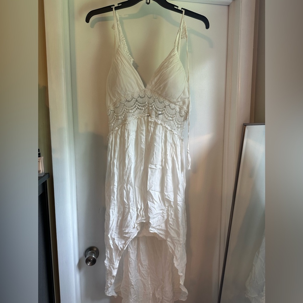 Never worn Fashion Nova white dress